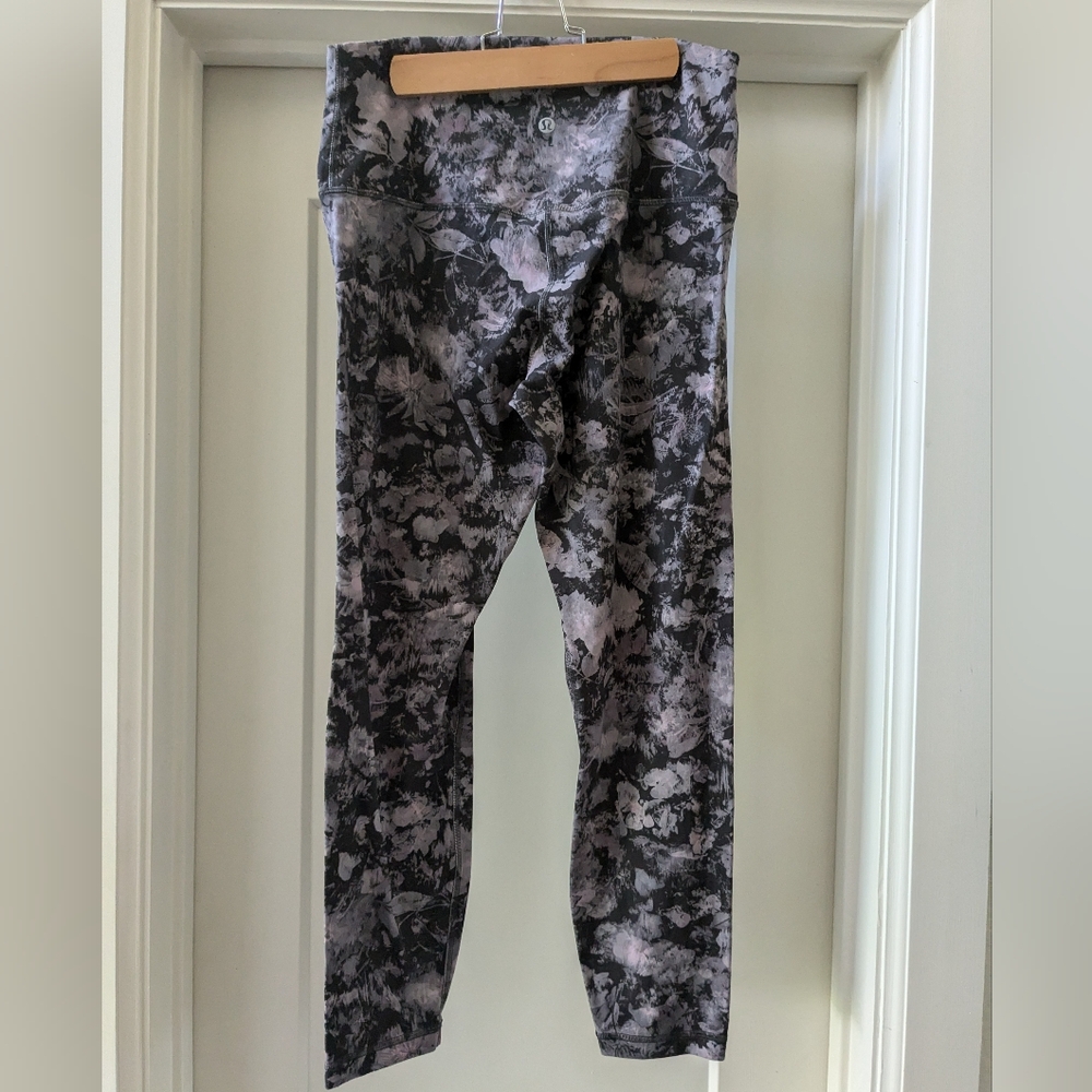 Lululemon pattern align legging 23" size 10